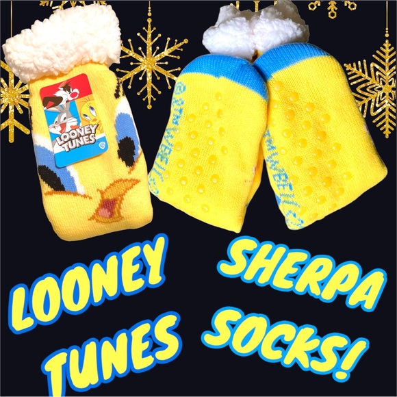 🆕 Looney Tunes Tweety Bird Sherpa Socks Limited Edition - Picture 1 of 16